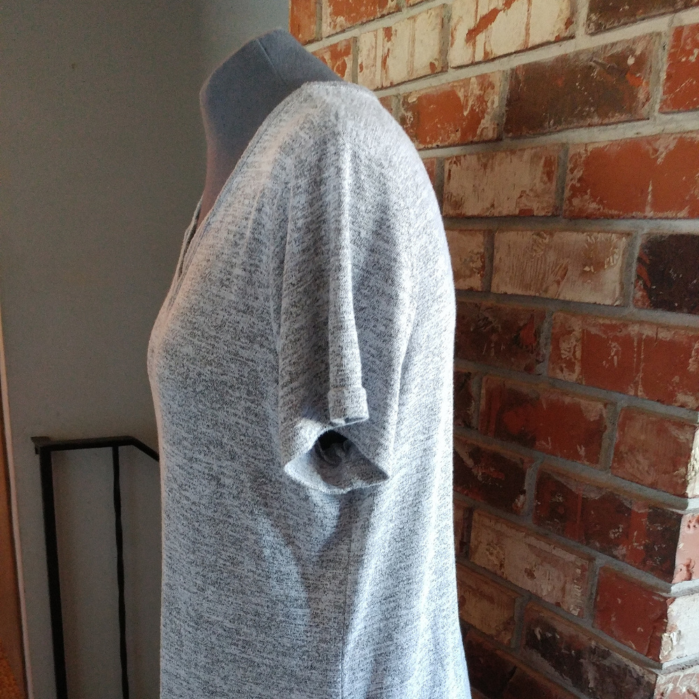 Criss-cross neck soft tee - Picture 3 of 5